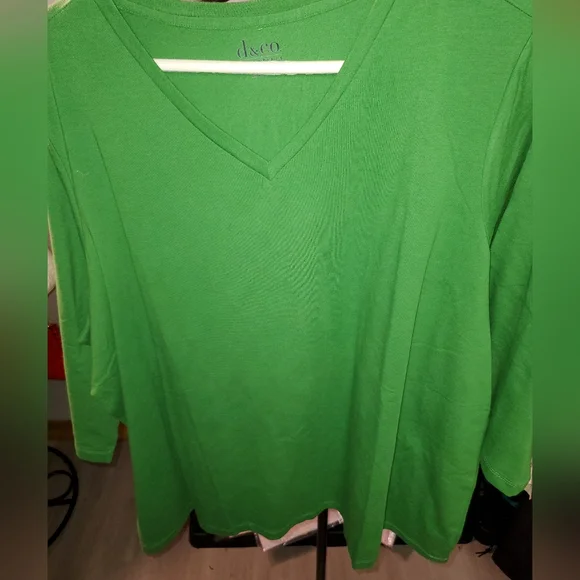 Deco Green V-Neck Women's Top - Picture 1 of 6